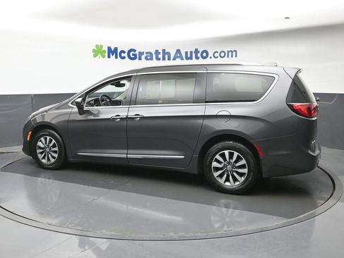 Used 2020 Chrysler Pacifica Touring-L Plus w/ Advanced Safetytec Group FWD image 19
