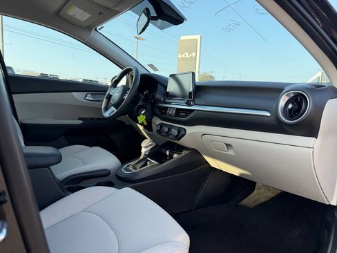 Certified 2023 Kia Forte LXS w/ LXS Technology Package FWD image 30
