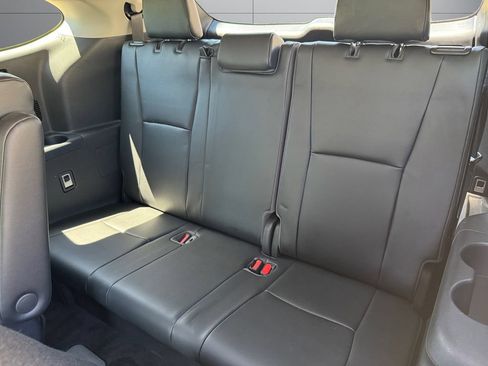 Certified 2020 Toyota Highlander XLE AWD/4WD image 16