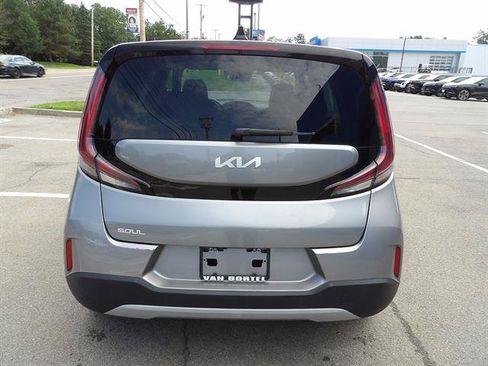 Used 2023 Kia Soul LX FWD image 4