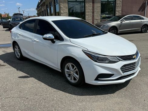 Used 2016 Chevrolet Cruze LT image 3