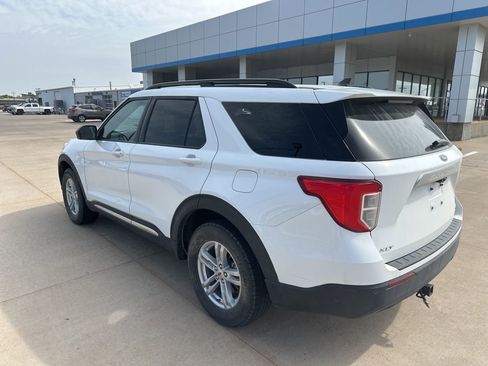 Used 2022 Ford Explorer XLT image 28