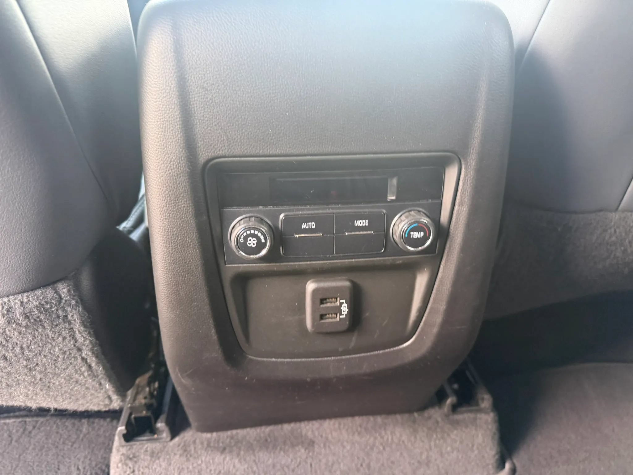 Used 2019 Buick Enclave Essence FWD image 39