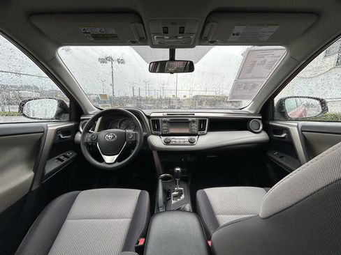 Used 2014 Toyota RAV4 XLE image 18