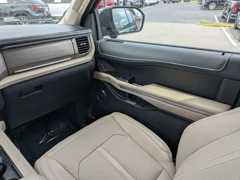 Used 2023 Ford Expedition Limited AWD/4WD image 22