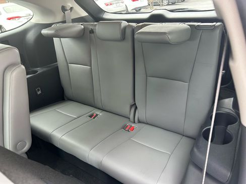 Used 2023 Toyota Highlander XLE AWD/4WD image 28