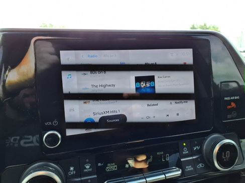 Used 2023 Toyota Highlander L FWD image 6
