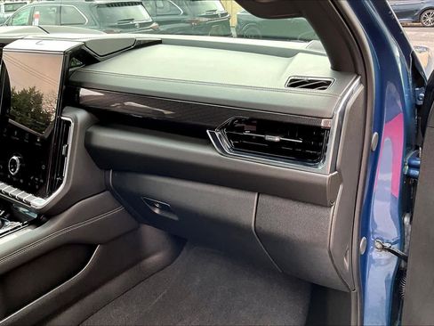 Used 2025 GMC Yukon Elevation image 16