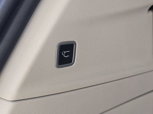 Used 2024 Chrysler Pacifica Limited image 13