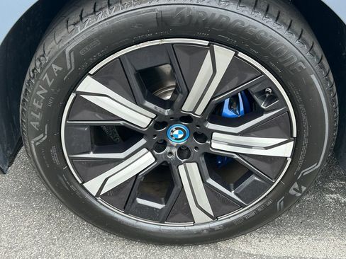 Used 2024 BMW iX xDrive50 w/ Sport Package AWD/4WD image 9