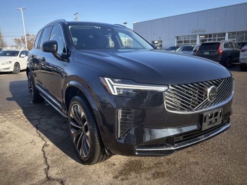 Used 2025 Volvo XC90 B6 Plus image 3