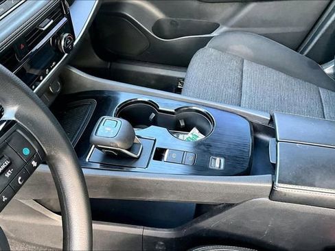 Used 2021 Nissan Rogue SV image 15