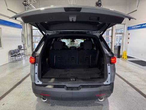 Used 2023 Chevrolet Traverse LT image 11