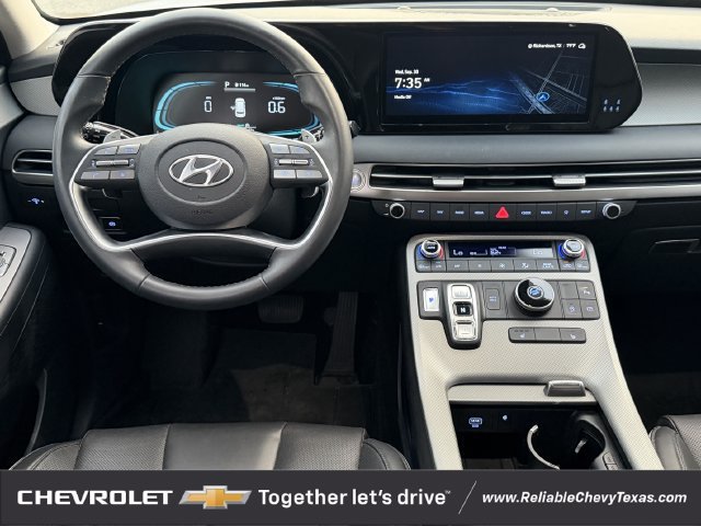 Used 2025 Hyundai Palisade SEL FWD image 13