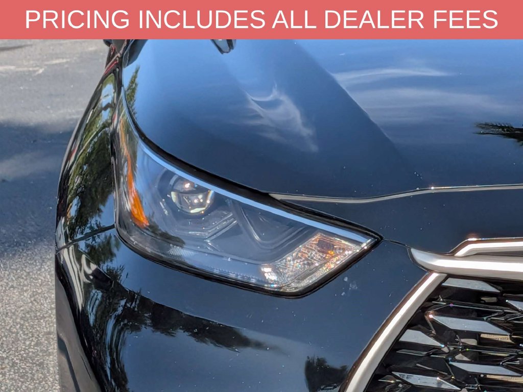Used 2022 Toyota Highlander LE FWD image 11
