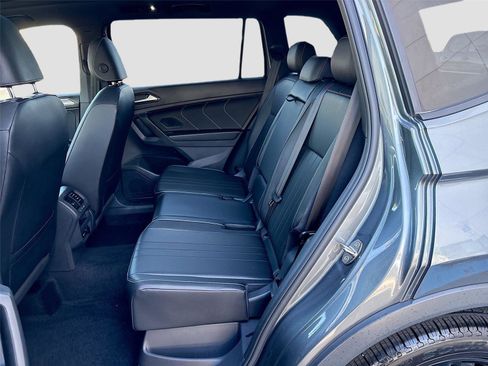 Used 2022 Volkswagen Tiguan SE R-Line image 24