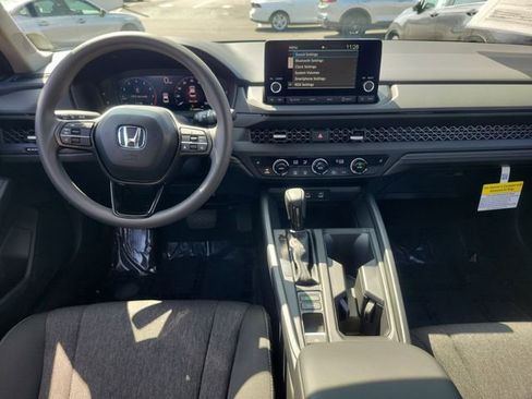 Certified 2025 Honda Accord SE image 9