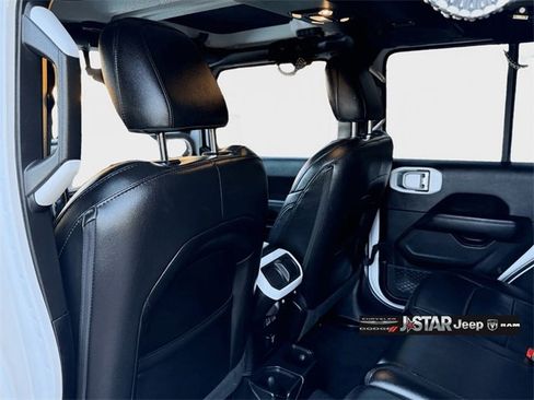 Used 2020 Jeep Wrangler Unlimited Sahara image 15