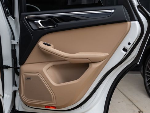 New 2026 Porsche Macan AWD/4WD image 38