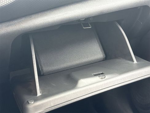 Used 2021 Nissan Kicks S image 32