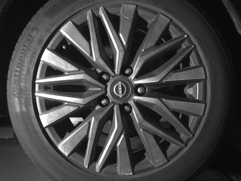 Used 2025 Nissan Altima 2.5 SV FWD image 15
