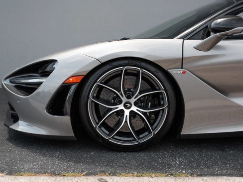 Used 2020 McLaren 720S Spider RWD image 23