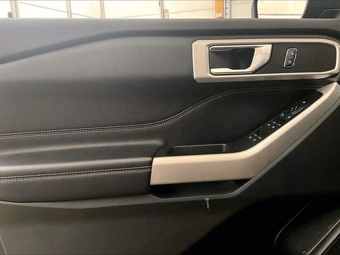 Certified 2022 Ford Explorer XLT w/ Equipment Group 202A image 22