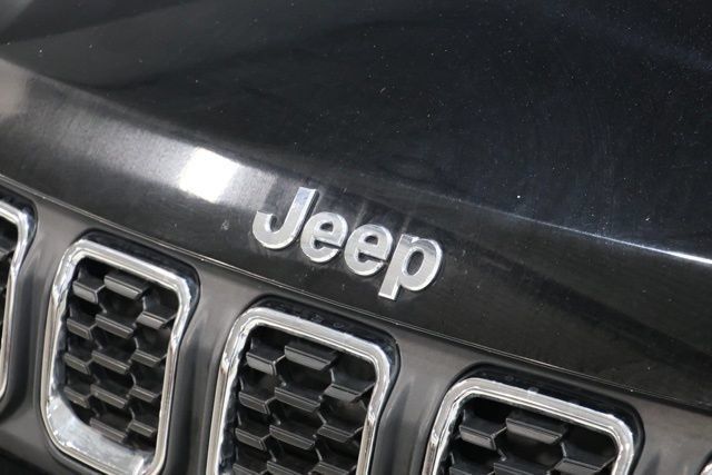 Used 2025 Jeep Compass Latitude w/ Sun & Sound Group AWD/4WD image 10