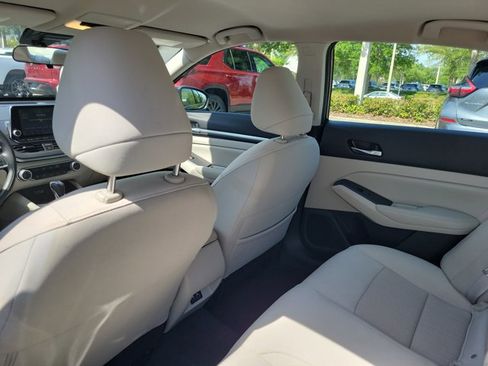 Used 2022 Nissan Altima 2.5 SV AWD/4WD image 11
