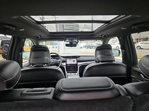 Certified 2024 Jeep Grand Cherokee Overland w/ Luxury Tech Group IV AWD/4WD image 23