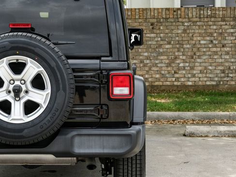 Used 2022 Jeep Wrangler Unlimited Sport w/ Sun And Sound Package image 58