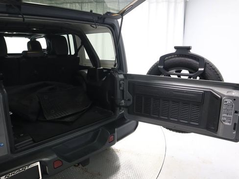 Used 2023 Jeep Wrangler Unlimited Sahara image 16