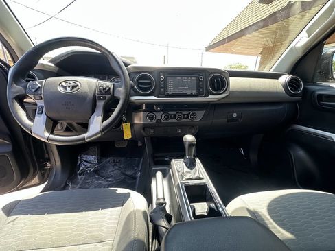 Used 2017 Toyota Tacoma SR5 w/ Tow Package AWD/4WD image 19