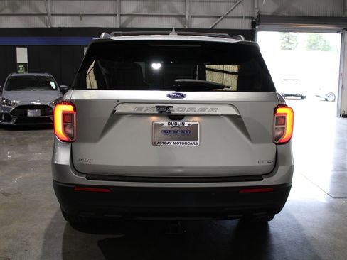 Used 2020 Ford Explorer XLT image 11