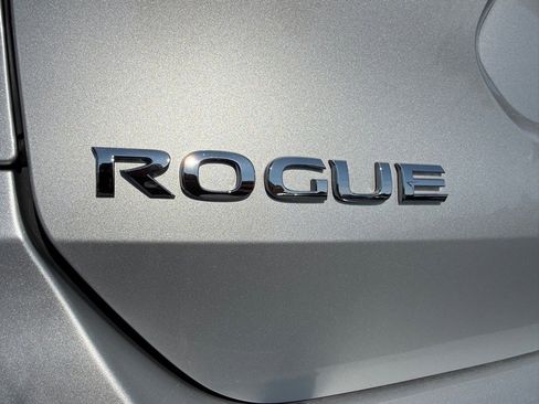 Used 2019 Nissan Rogue S image 4