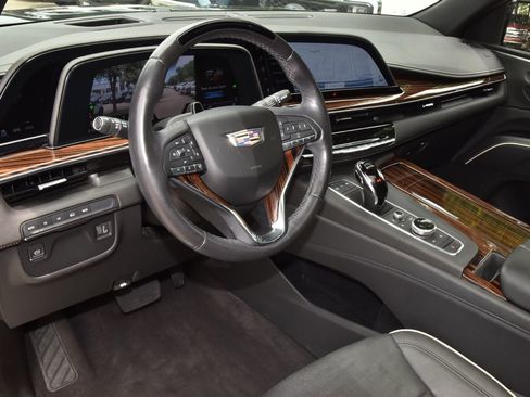 Used 2023 Cadillac Escalade Premium Luxury AWD/4WD image 35