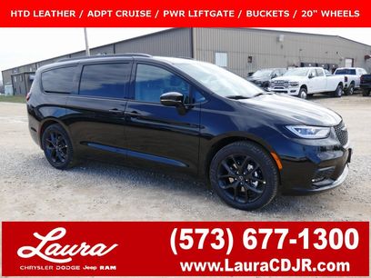 New 2026 Chrysler Pacifica Select w/ S Appearance Package