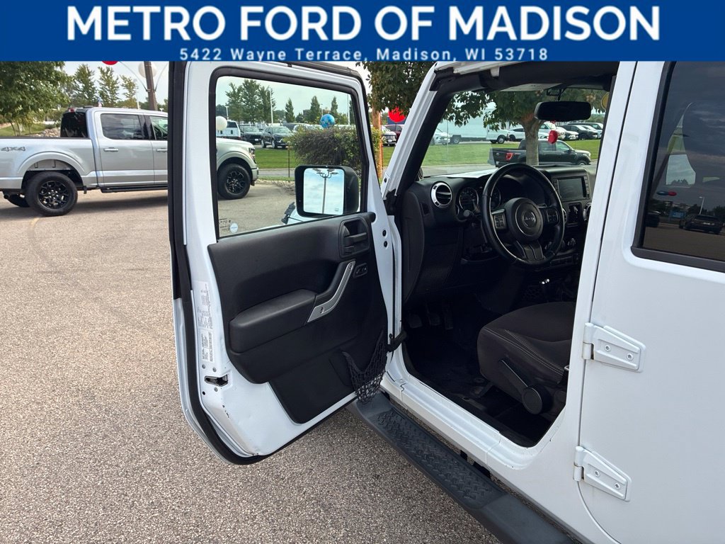 Used 2014 Jeep Wrangler Unlimited Sahara AWD/4WD image 11