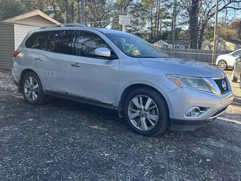 Used 2015 Nissan Pathfinder Platinum image 2