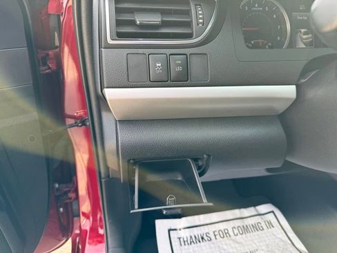 Used 2016 Toyota Camry SE image 11