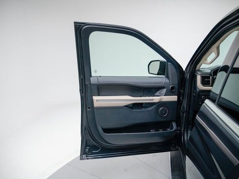 Used 2022 Ford Expedition Max Limited image 22