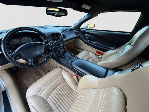 Used 2001 Chevrolet Corvette Convertible w/ Preferred Equipment Group2 image 10