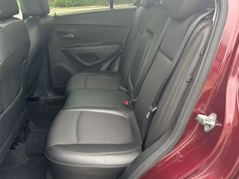 Used 2017 Chevrolet Trax LT w/ LT Convenience Package FWD image 10
