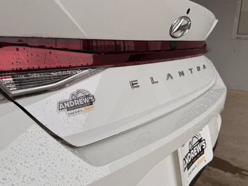 Used 2023 Hyundai Elantra SEL w/ Cargo Package FWD image 7