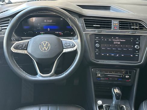 Used 2023 Volkswagen Tiguan SE w/ Panoramic Sunroof Package FWD image 15