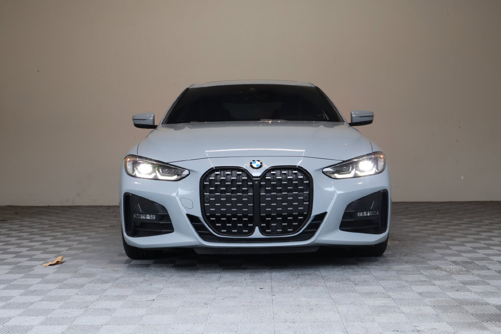 Used 2023 BMW 430i Coupe w/ M Sport Package RWD image 4