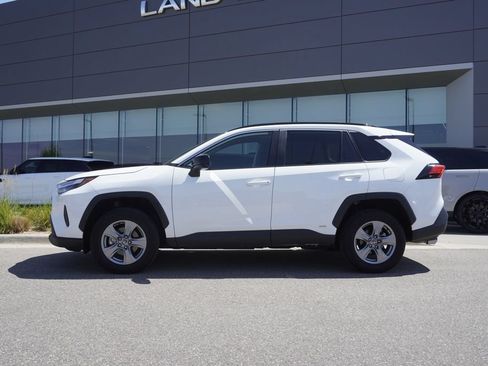 Used 2025 Toyota RAV4 LE AWD/4WD image 8
