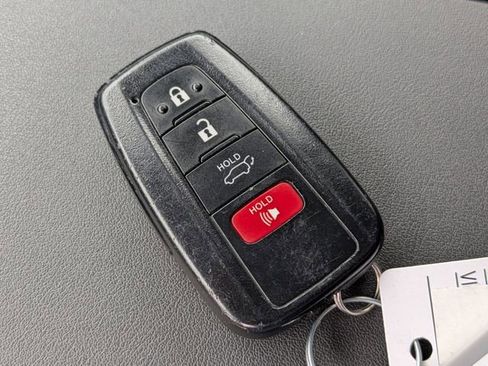 Used 2023 Toyota Highlander LE image 30