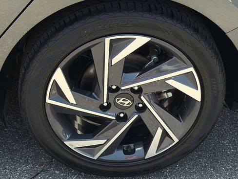 Certified 2025 Hyundai Elantra SEL FWD image 6