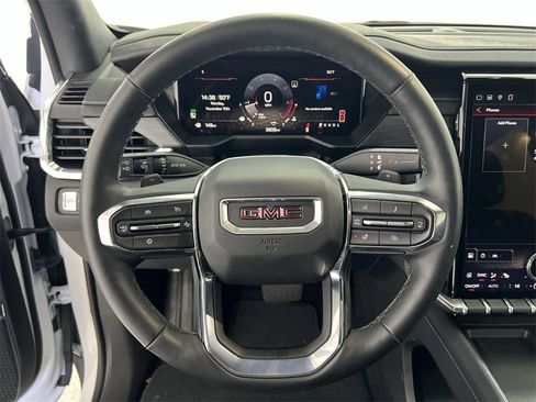 Used 2025 GMC Acadia Elevation image 10